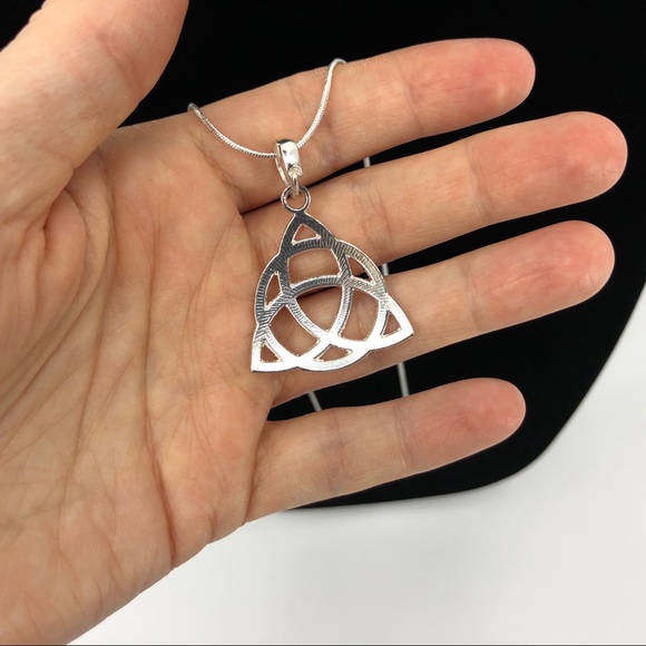 Silver plated Celtic Trinity Knot pendant - Picture 2 of 4